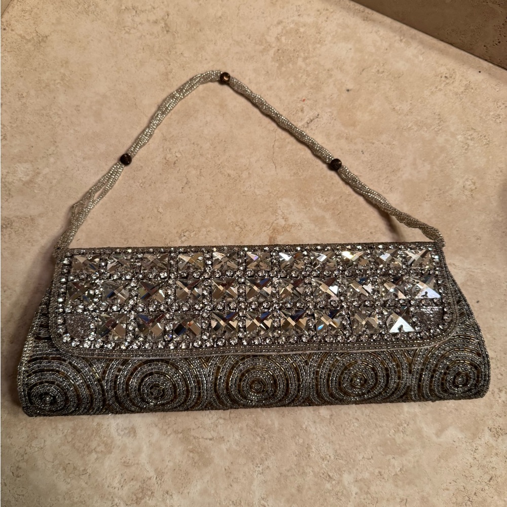 Stunning crystal & beads Elegant Silver Clutch Bag. It’s a must have